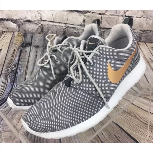 nike roshe one metallic gold